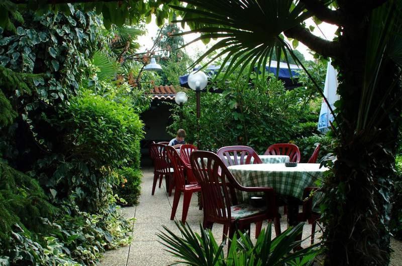 Hotel Makin Новиград Екстериор снимка