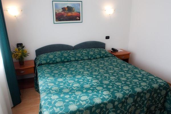 Hotel Makin Новиград Екстериор снимка