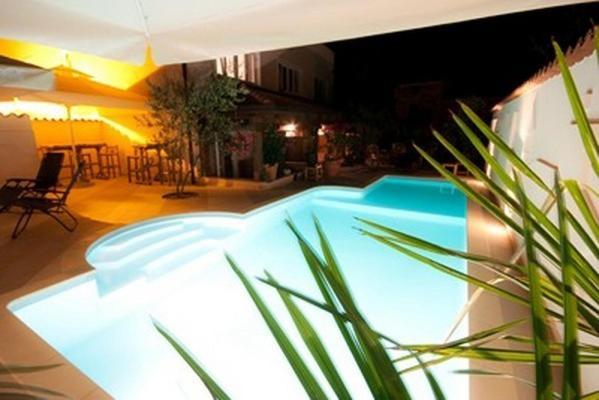 Hotel Makin Новиград Екстериор снимка