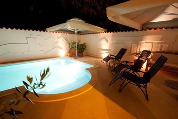 Hotel Makin Новиград Екстериор снимка